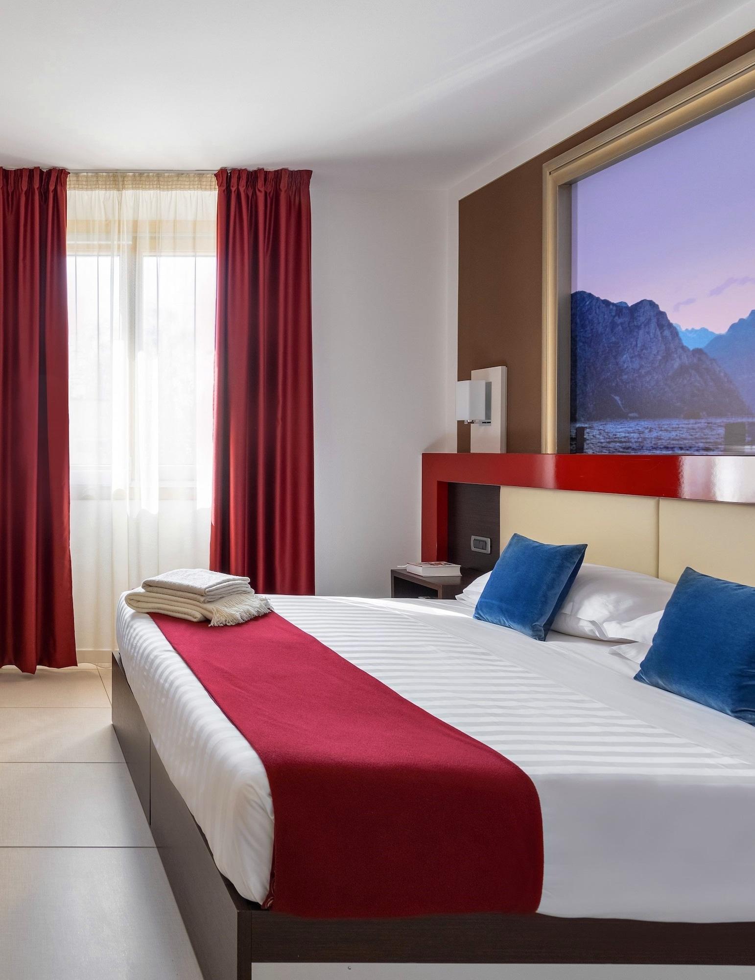 Kairos Garda Hotel Castelnuovo del Garda Esterno foto