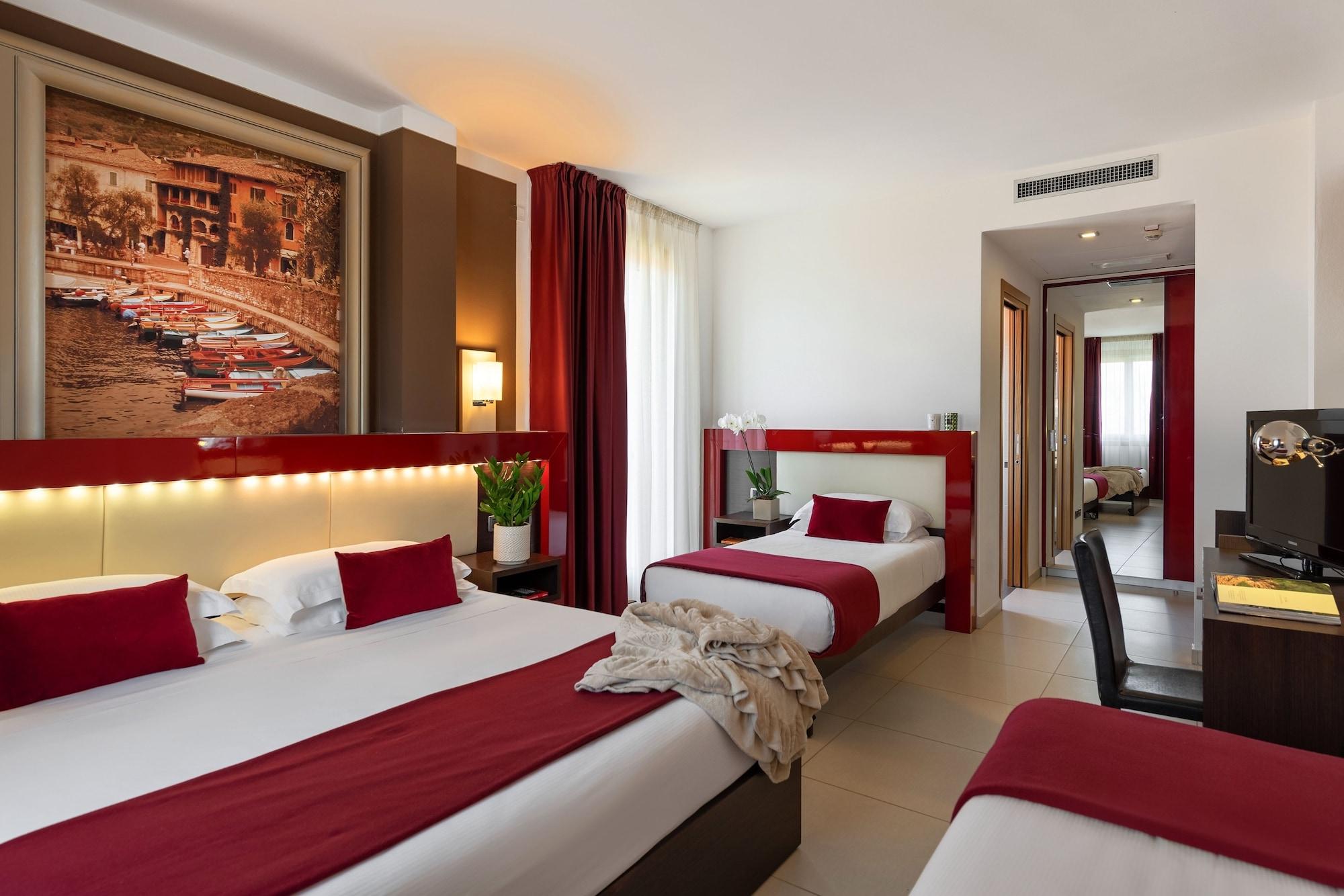 Kairos Garda Hotel Castelnuovo del Garda Esterno foto