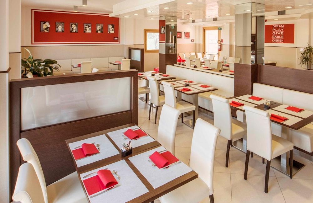 Kairos Garda Hotel Castelnuovo del Garda Esterno foto