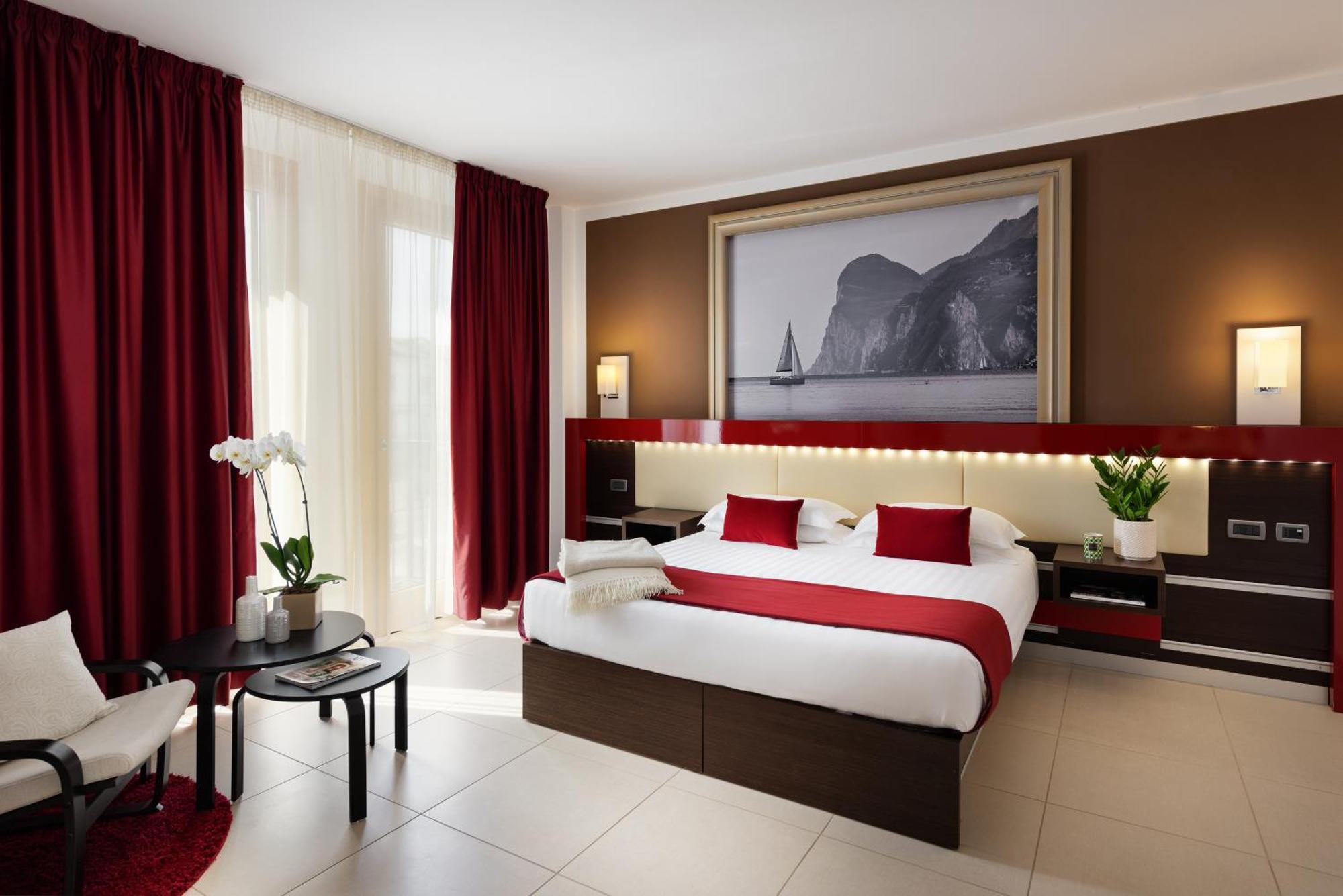 Kairos Garda Hotel Castelnuovo del Garda Esterno foto