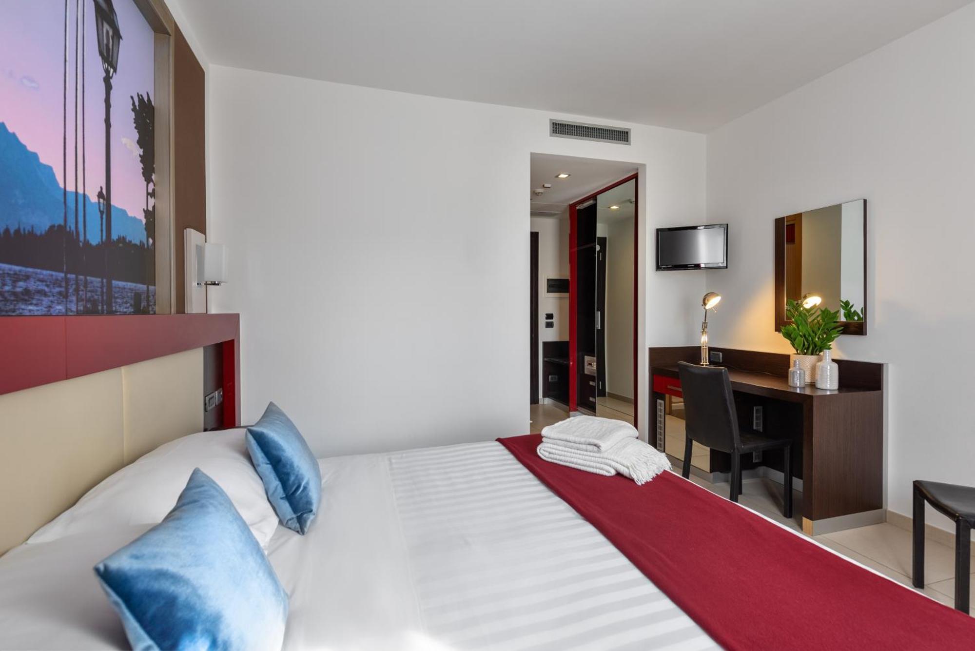 Kairos Garda Hotel Castelnuovo del Garda Esterno foto