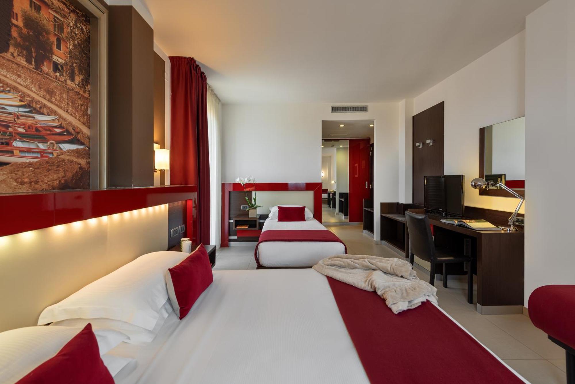 Kairos Garda Hotel Castelnuovo del Garda Esterno foto