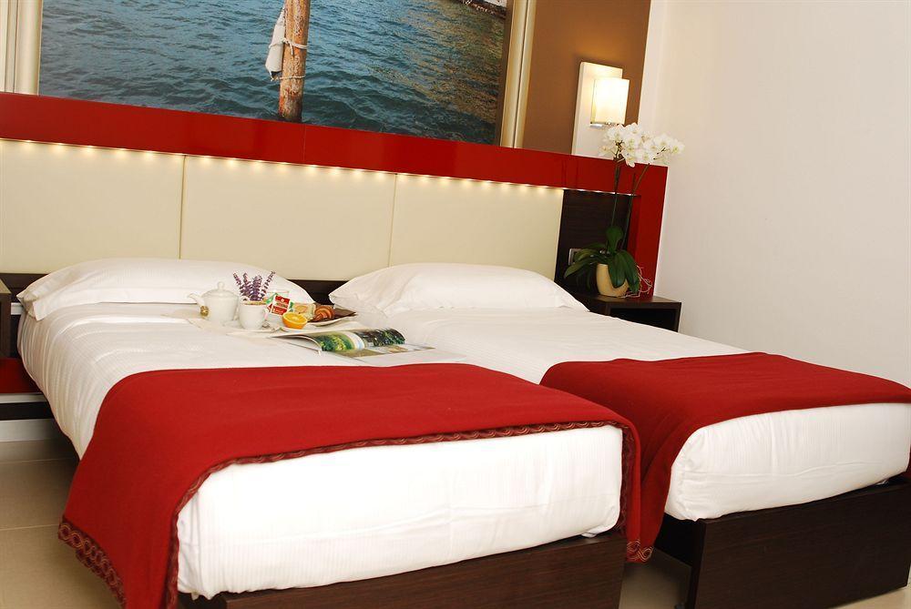 Kairos Garda Hotel Castelnuovo del Garda Esterno foto