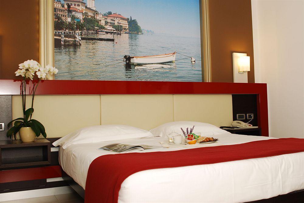 Kairos Garda Hotel Castelnuovo del Garda Esterno foto