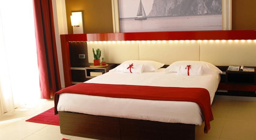 Kairos Garda Hotel Castelnuovo del Garda Esterno foto