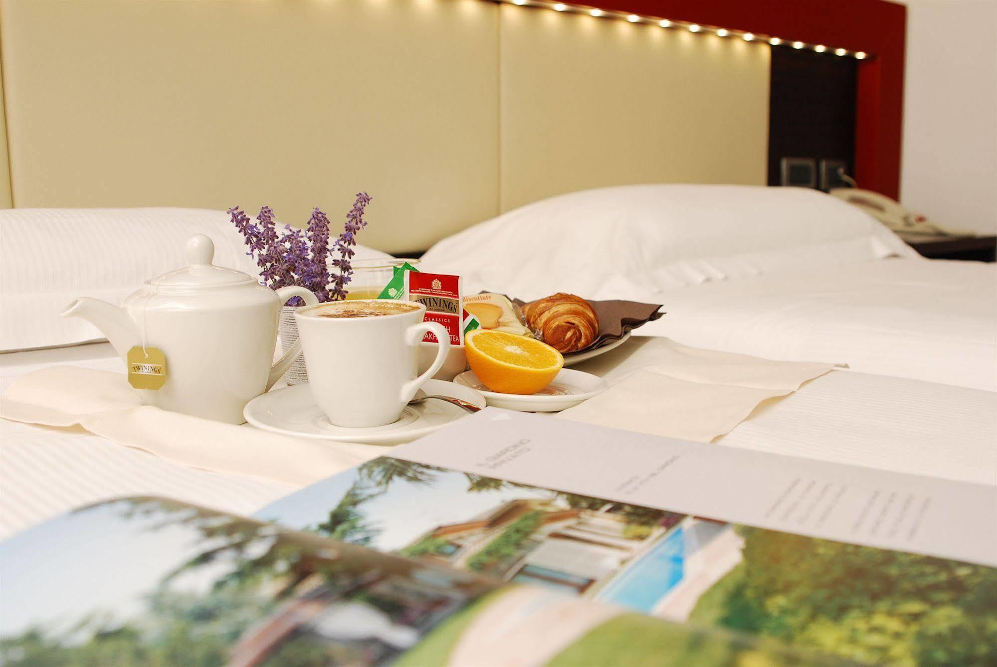 Kairos Garda Hotel Castelnuovo del Garda Esterno foto