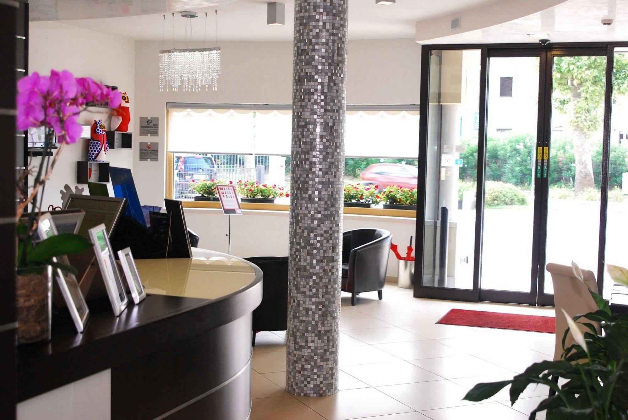 Kairos Garda Hotel Castelnuovo del Garda Esterno foto