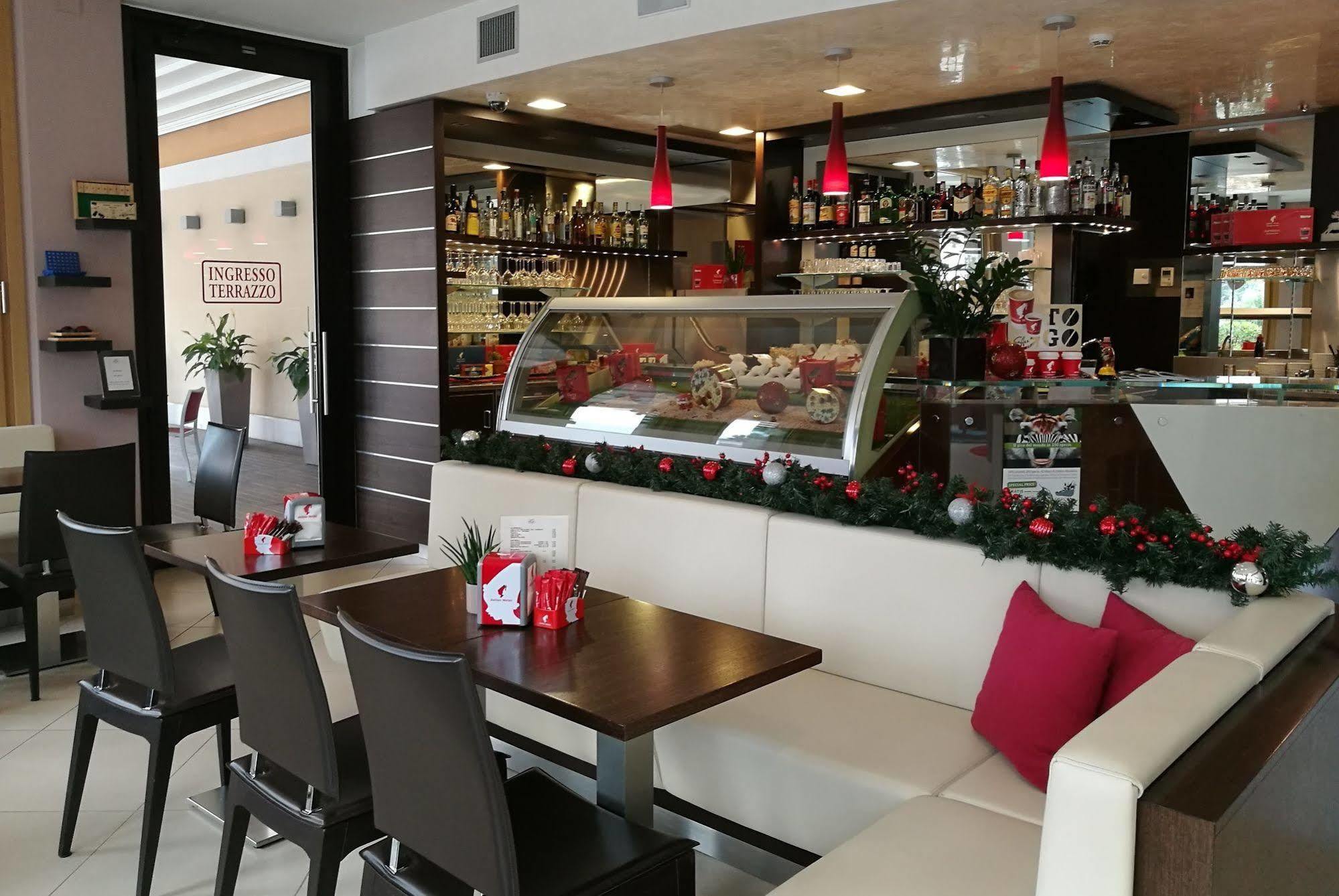Kairos Garda Hotel Castelnuovo del Garda Esterno foto