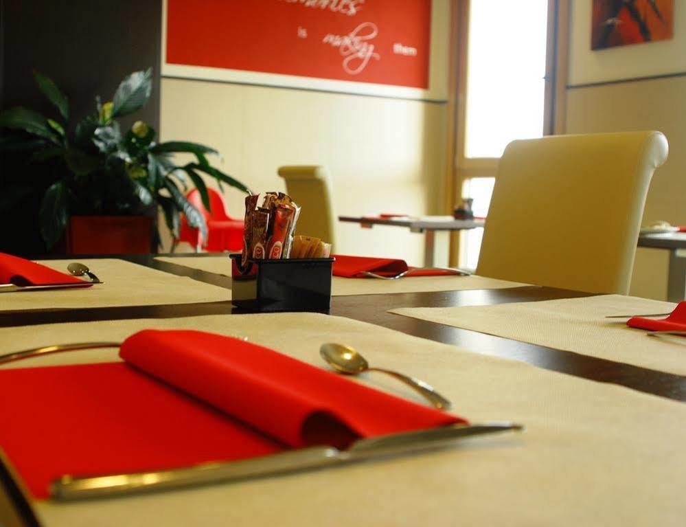 Kairos Garda Hotel Castelnuovo del Garda Esterno foto