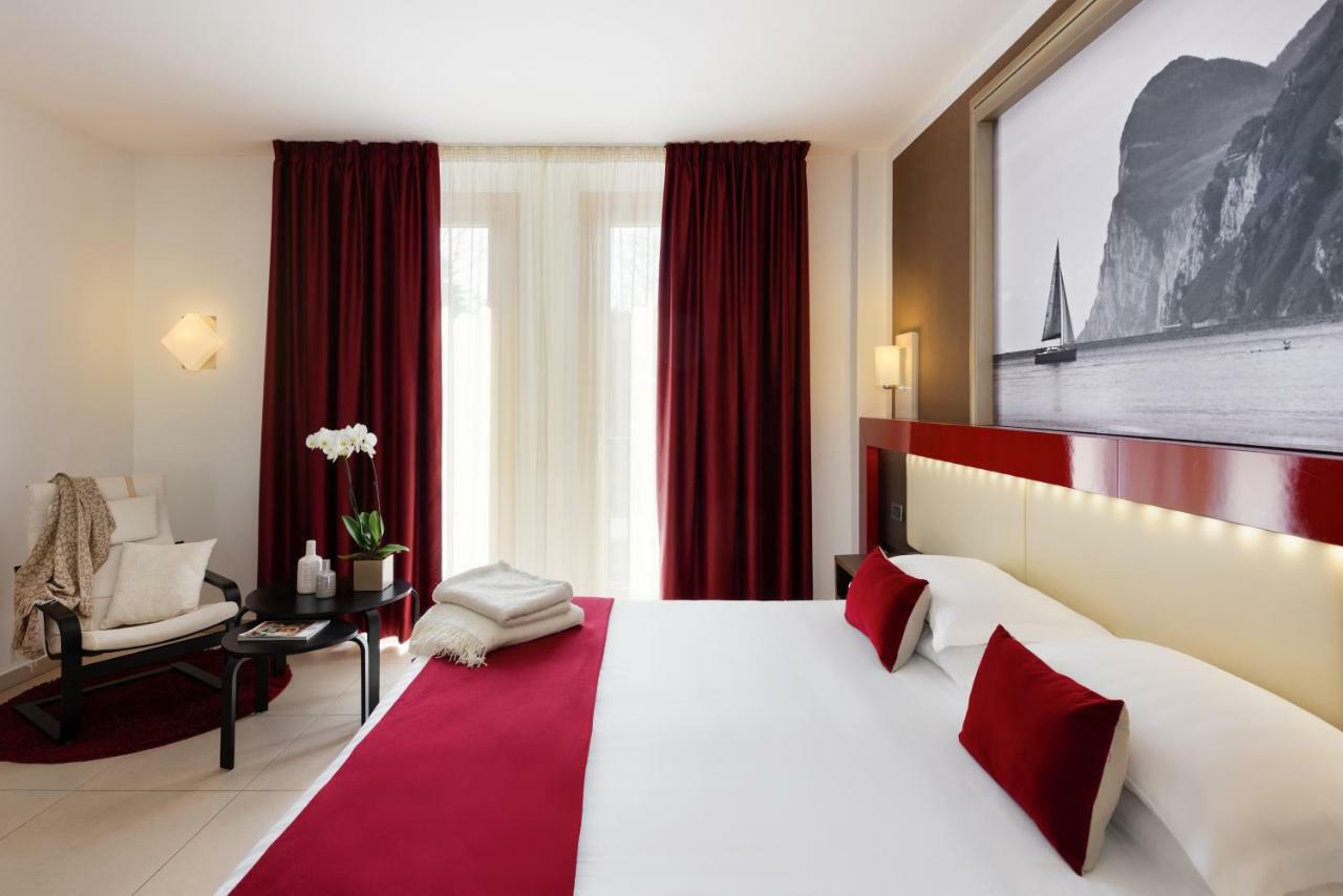 Kairos Garda Hotel Castelnuovo del Garda Esterno foto