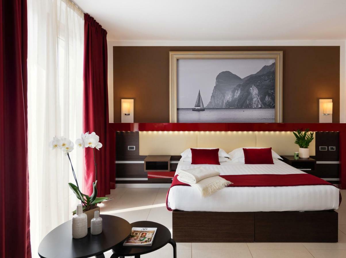 Kairos Garda Hotel Castelnuovo del Garda Esterno foto